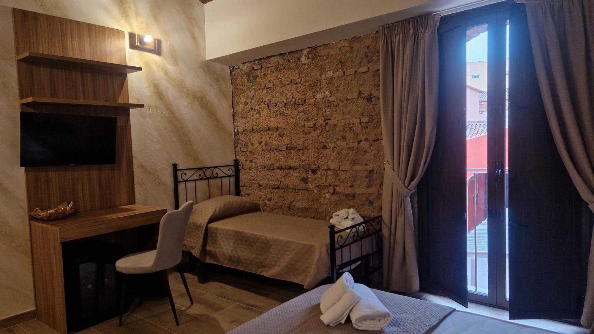 La Ciminiera Rooms Катания Екстериор снимка